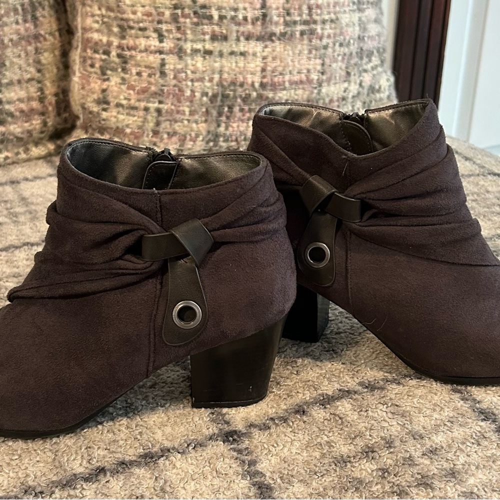 Naturalizer Women's Grey Ankle Boots